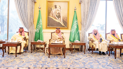 أمير منطقة تبوك يستقبل رؤساء المحاكم والمواطنين ومديري الإدارات الحكومية 