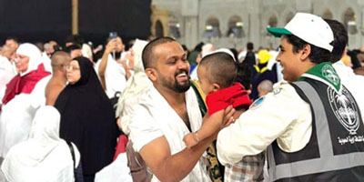 أطفال المعتمرين التائهين بين أيد أمينة لكشافة الحرم المكي 