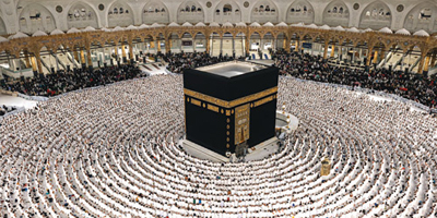 مسارات مخصصة وعربات كبيرة تسهّل الوصول إلى المسجد الحرام 