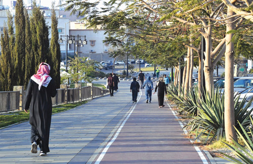 المشي في رمضان.. وعي صحي متنامٍ في عسير 