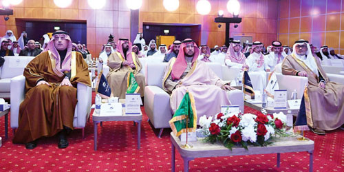 نائب أمير منطقة عسير يُدشِّن عددًا من المنتجات الوقفية 