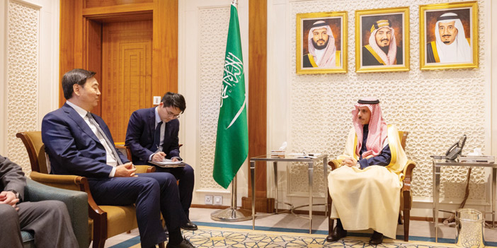  وزير الخارجية مستقبلاً المبعوث الصيني للشرق الأوسط