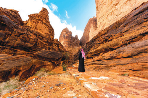 نقوش العُلا.. شواهد سطّرت على صخورها تاريخ الحضارات منذ آلاف السنين 