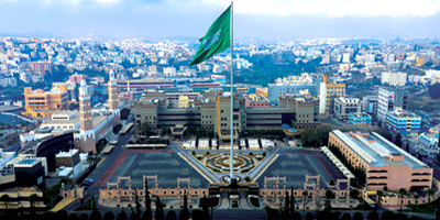 الميادين والشوارع تتزيّن بالأخضر احتفاءً بـ«يوم العلم» 