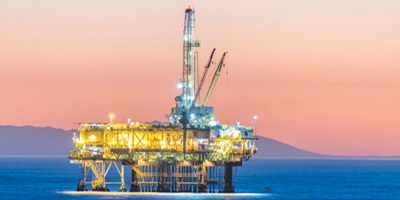 ارتفاع أسعار النفط مع تصعيد إيران هجماتها على سفن الشحن في هرمز 