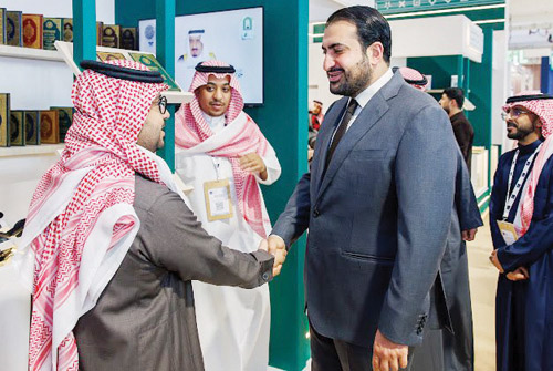 سفير المملكة لدى بريطانيا يطلع على جهود «الشؤون الإسلامية» في معرض لندن الدولي للكتاب 