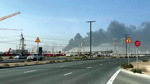 الدفاعات الجوية الإماراتية تتعامل مع 9 صواريخ و33 مسيّرة 