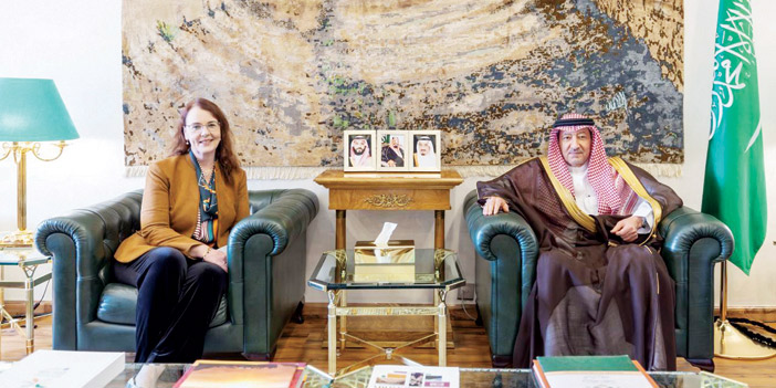 م. الخريجي مستقبلاً القائمة بالأعمال في السفارة الأمريكية