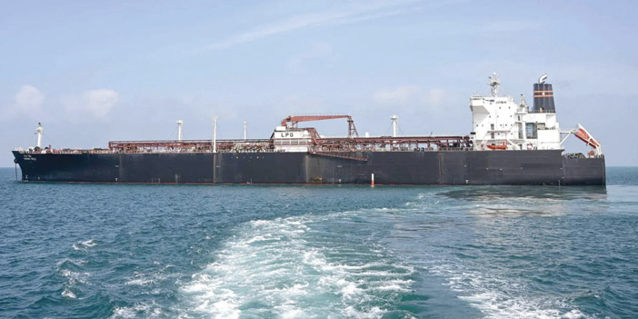 البيت الأبيض: ناقلات النفط «بدأت العبور ببطء» إلى مضيق هرمز 