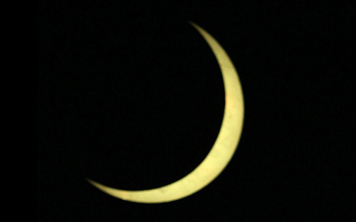 تحري رؤية هلال شهر شوال الليلة 