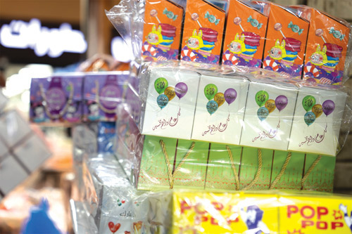 «حلويات العيد».. تصنع فرحة الأطفال 