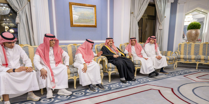 أمير منطقة الرياض خلال العزاء