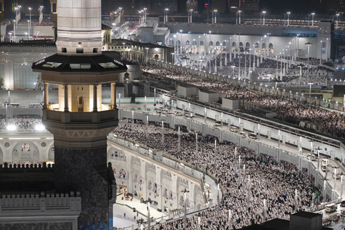 مظاهر صلاة التهجد في المسجد الحرام ليلة 29 رمضان