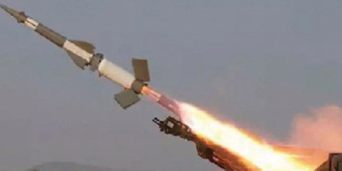 الدفاعات الإماراتية تتعامل مع 7 صواريخ بالستية و15 مسيّرة 