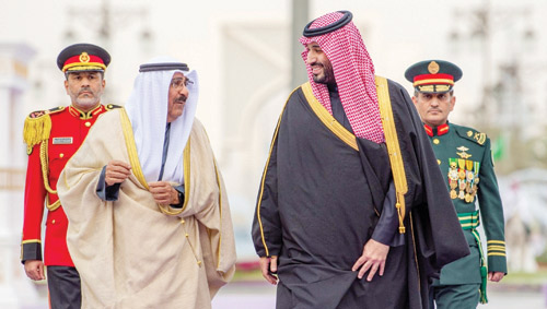 خلال اتصال تناول انعكاس تداعياتها على الأمن والاستقرار 