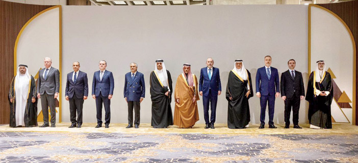  لقطة جماعية من المشاركين