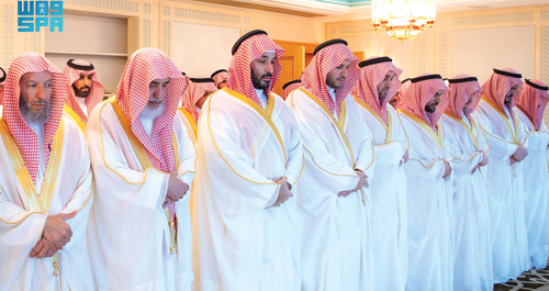  سموه خلال أدائه صلاة العيد في المسجد الحرام