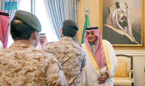 أمير منطقة تبوك يستقبل المهنئين بعيد الفطر 