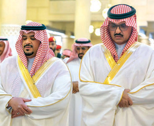  جانب من أداء الصلاة على حرم ابن حثلين