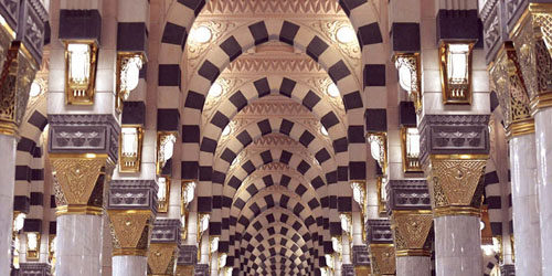 منظومة إضاءة متكاملة بالمسجد النبوي تحقق توازنًا بصريًا 