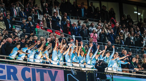 هزم متصدر الدوري بثنائية.. 