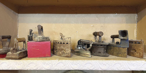 مكواة الجمر.. أداة منزلية تقليدية توثّق ذاكرة الكي 