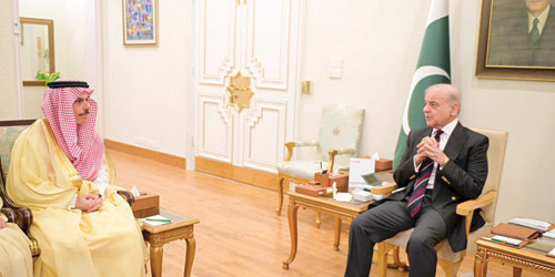  رئيس الوزراء الباكستاني مستقبلا وزير الخارجية