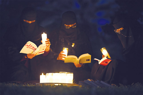 قراءة على ضوء الشموع في تبوك 