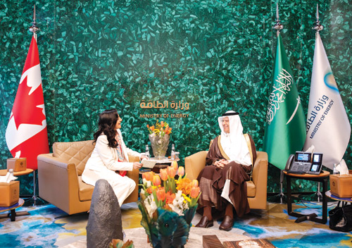 الأمير عبدالعزيز بن سلمان يستعرض مع وزيرة خارجية كندا أوجه التعاون في مجالات الطاقة 