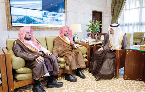 أمير منطقة الرياض مستقبلاً رئيسي محكمتي الأحوال الشخصية والجزائية