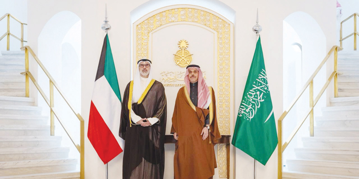  وزير الخارجية خلال استقباله نظيره الكويتي