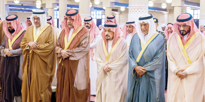 أمير منطقة الرياض يؤدي الصلاة على الأميرة الجوهرة بنت فيصل 
