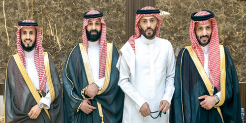 النحيت يحتفي بزواج شقيقه 