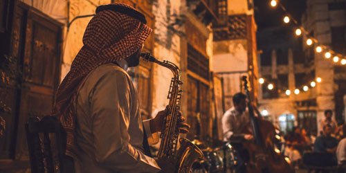  أنغام الجاز تتناغم مع عبق «جدة التاريخية»