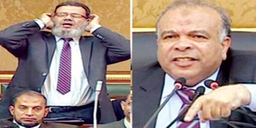  النائب السلفي ممدوح إسماعيل يؤذن ورئيس البرلمان يوبخه